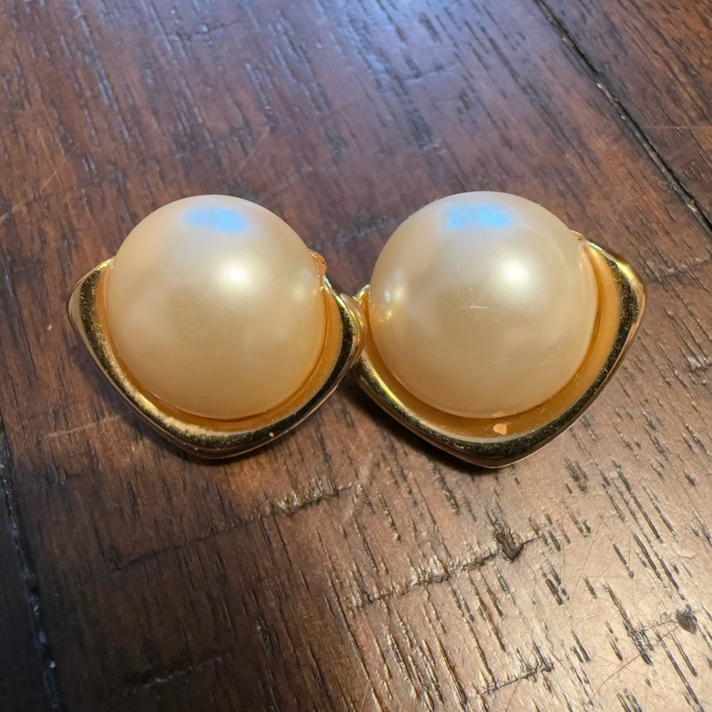 Elegant Trifari Vintage Gold Tone Round Faux Pearl Pierced Earrings